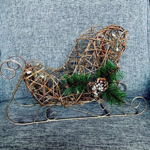 Sparkling Christmas Holiday Santa Sleigh Decor - Picture 1 of 4